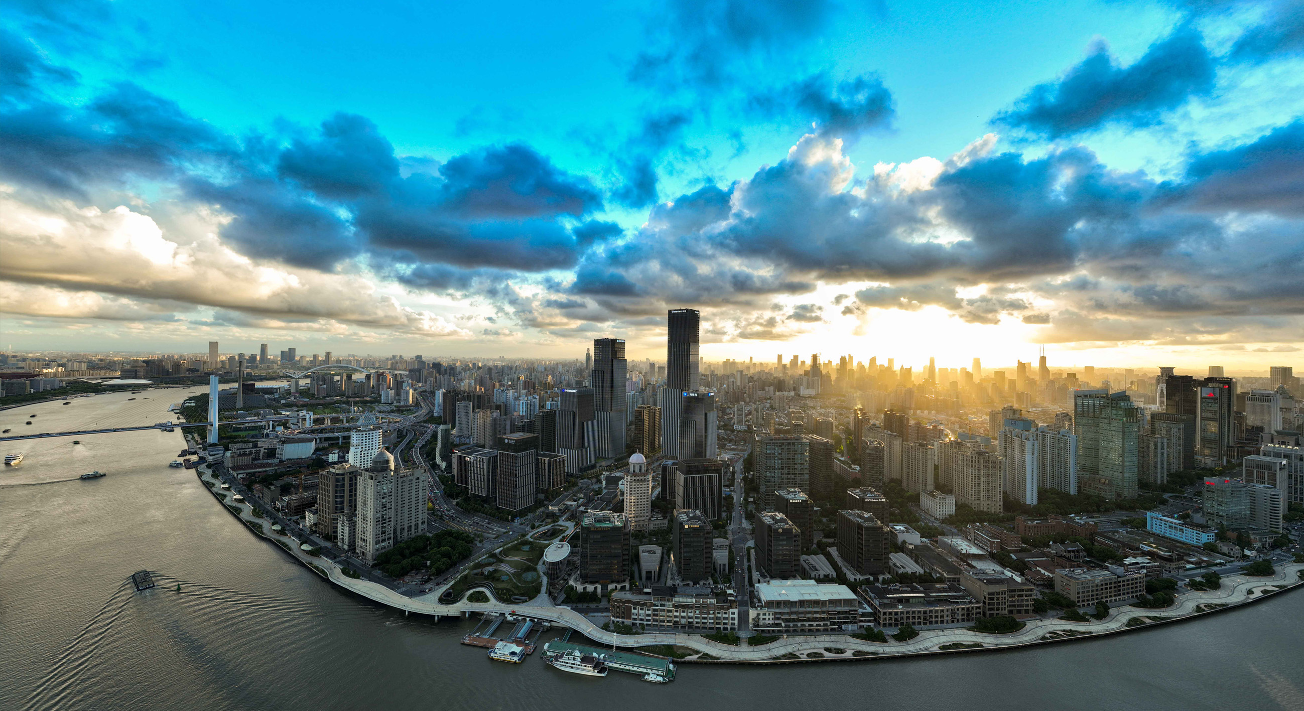 努力完成全年经济社会发展目标任务——代表委员审查讨论计划报告和预算报告